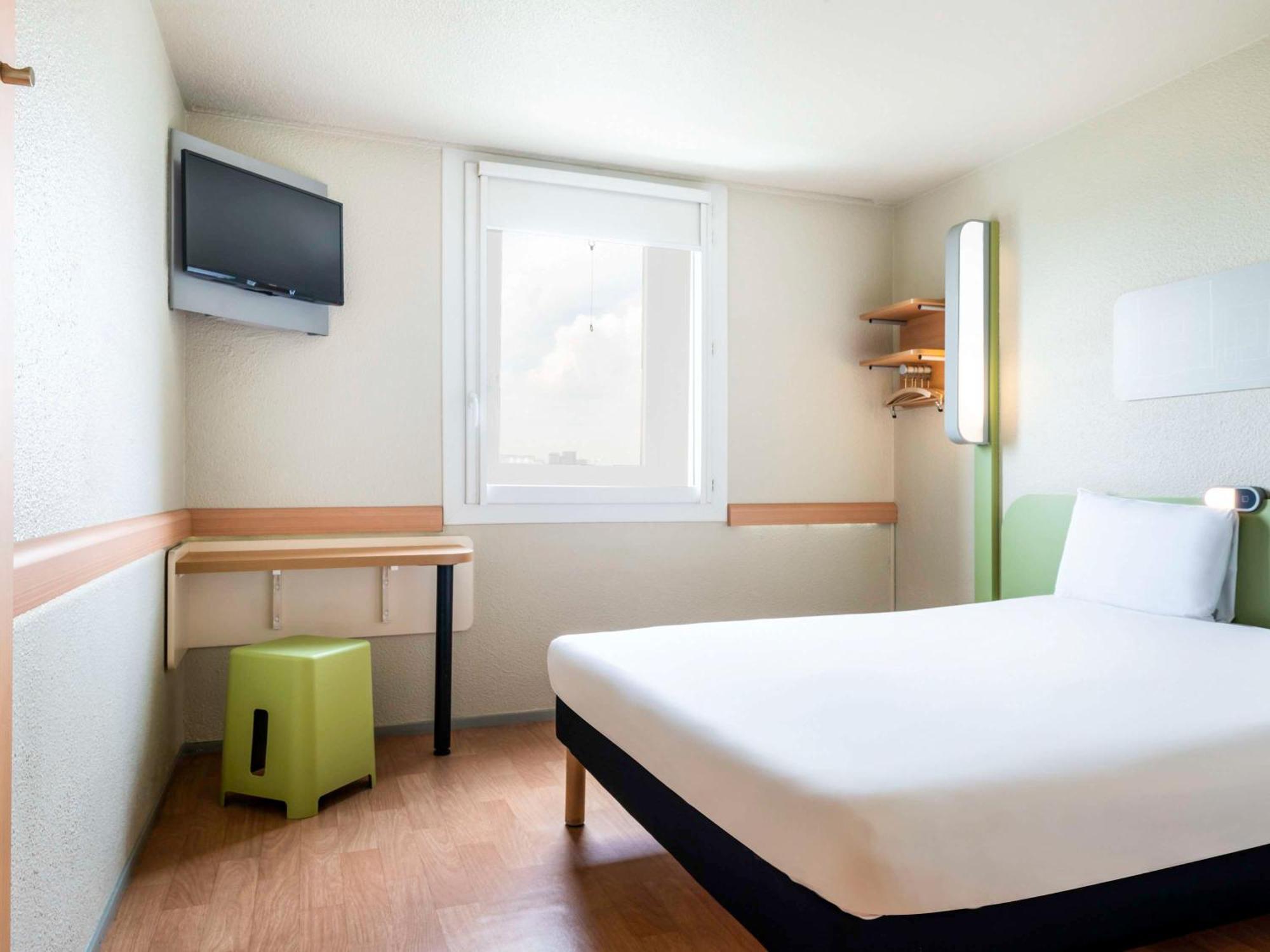 Ibis Budget Paris Porte De Bercy Hotel Charenton-le-Pont Exterior foto