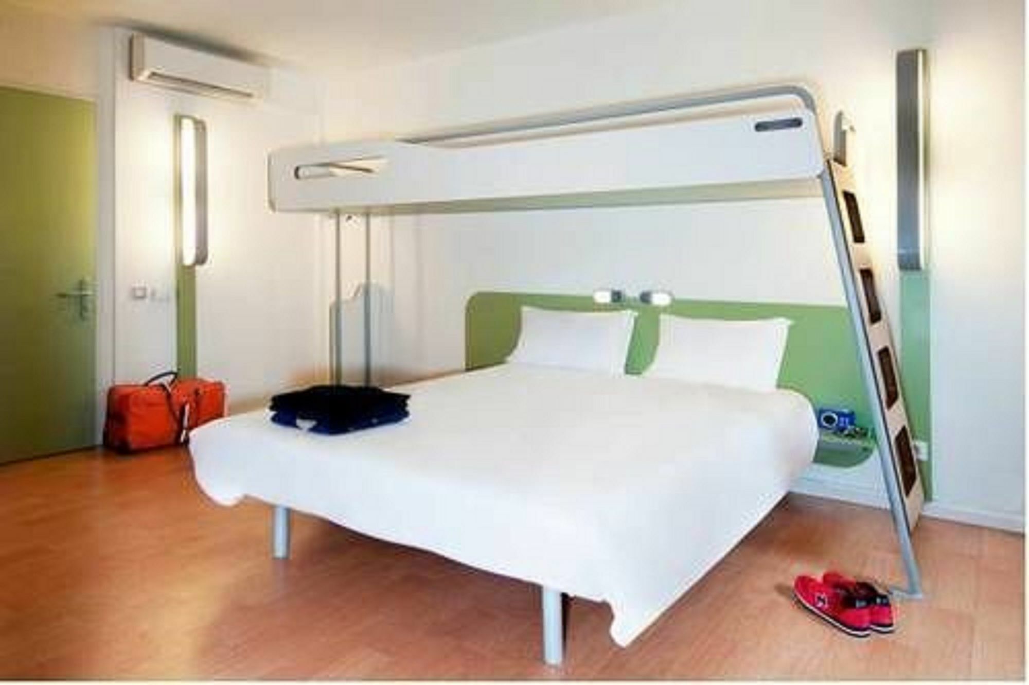 Ibis Budget Paris Porte De Bercy Hotel Charenton-le-Pont Exterior foto